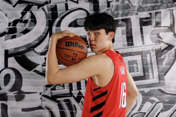 恒信期货 杨瀚森转发利拉德邀请他一起开干动态：Yes sirrrrrrrrrr～～～