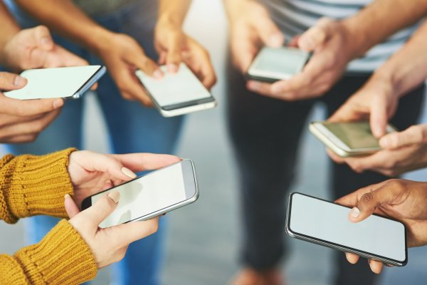 奇点财富 珠海科技企业探索AI+材料化学解决行业痛点研究成果被国际顶级期刊录用